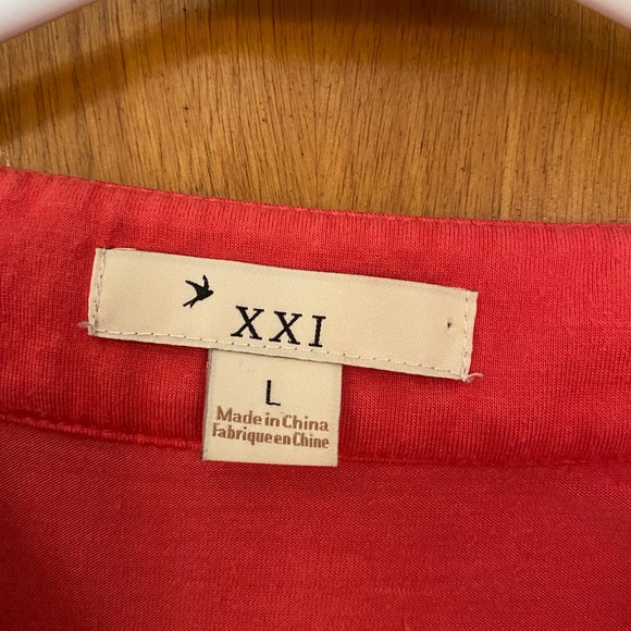 Large Ruffled Top - Picture 4 of 5